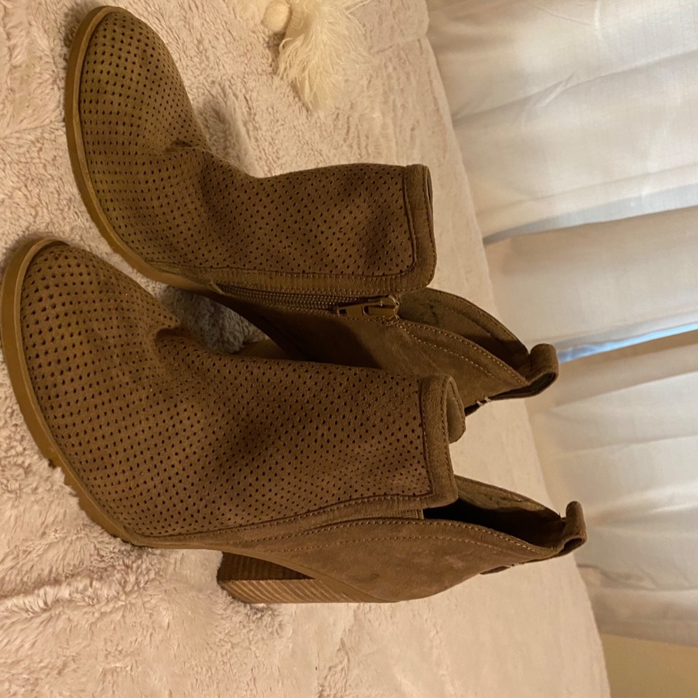 booties - Picture 2 of 2